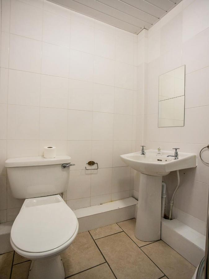Newcastle West Hotel & Bar Екстер'єр фото
