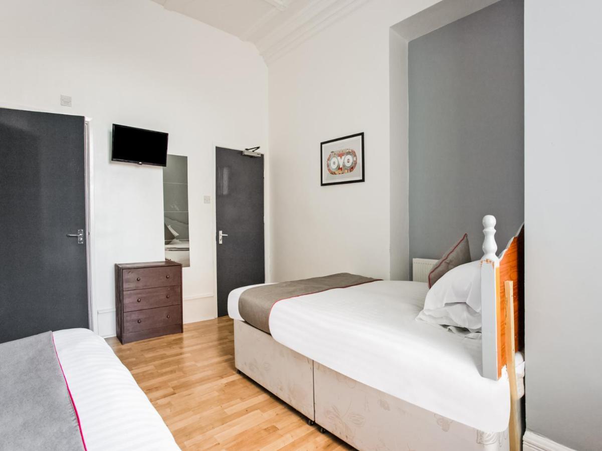 Newcastle West Hotel & Bar Екстер'єр фото
