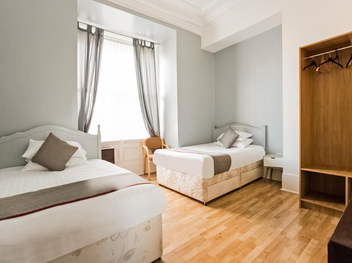 Newcastle West Hotel & Bar Екстер'єр фото