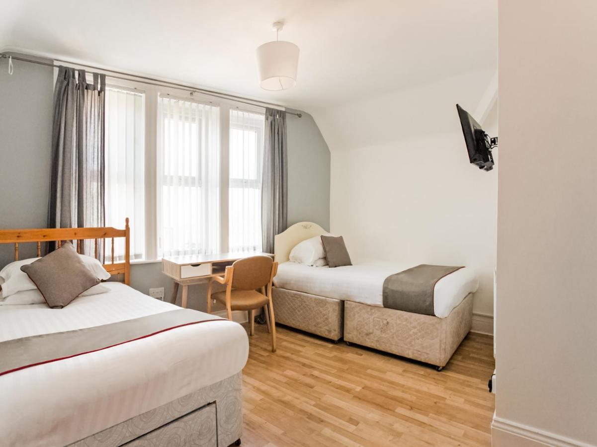 Newcastle West Hotel & Bar Екстер'єр фото