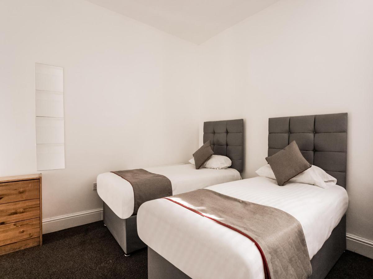 Newcastle West Hotel & Bar Екстер'єр фото
