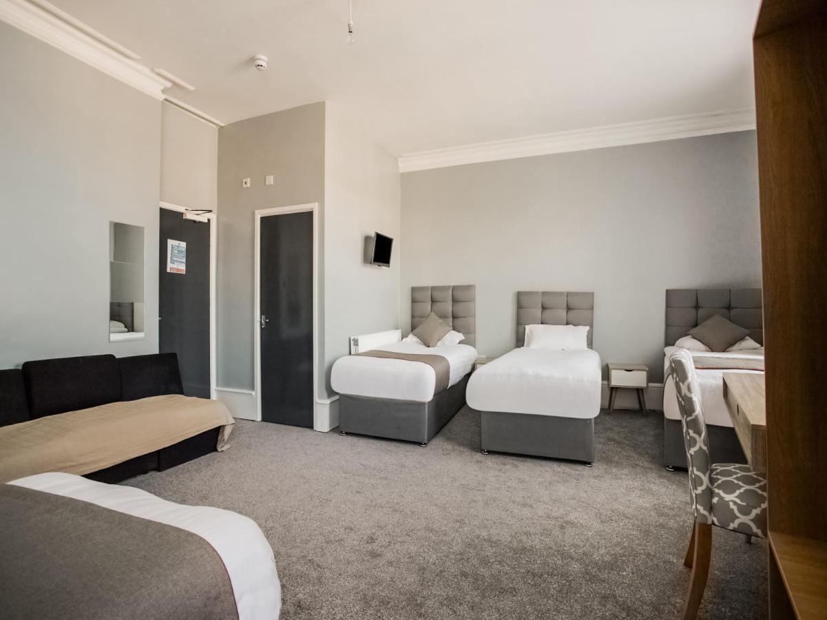 Newcastle West Hotel & Bar Екстер'єр фото