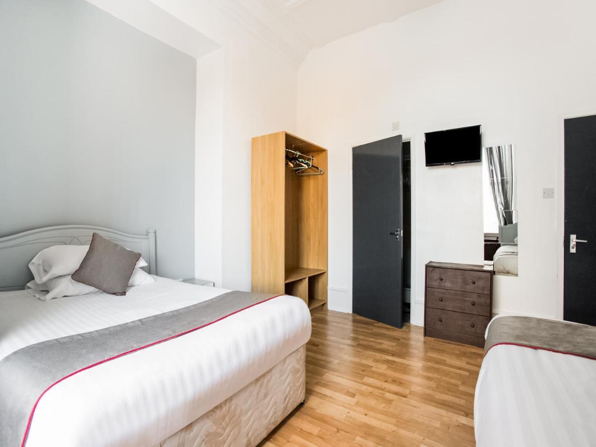 Newcastle West Hotel & Bar Екстер'єр фото