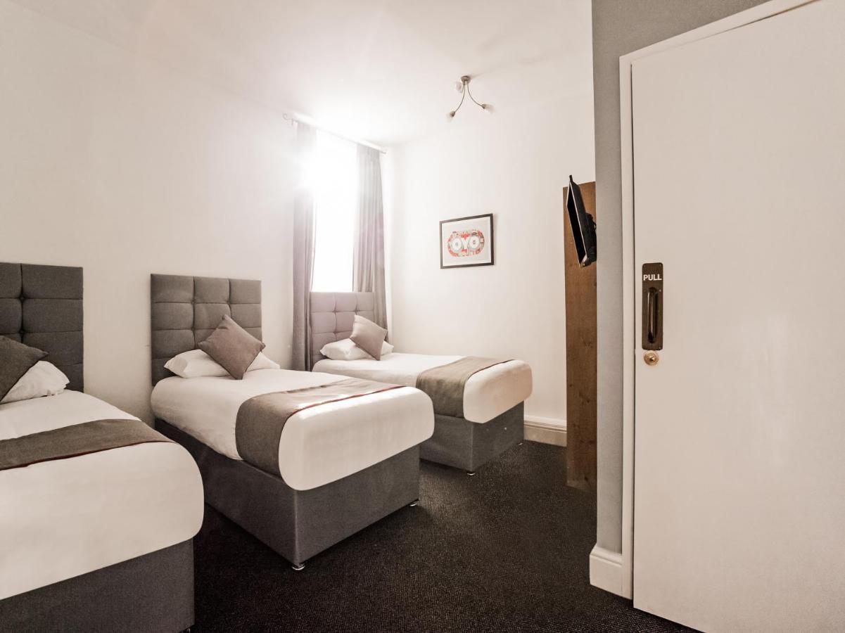 Newcastle West Hotel & Bar Екстер'єр фото
