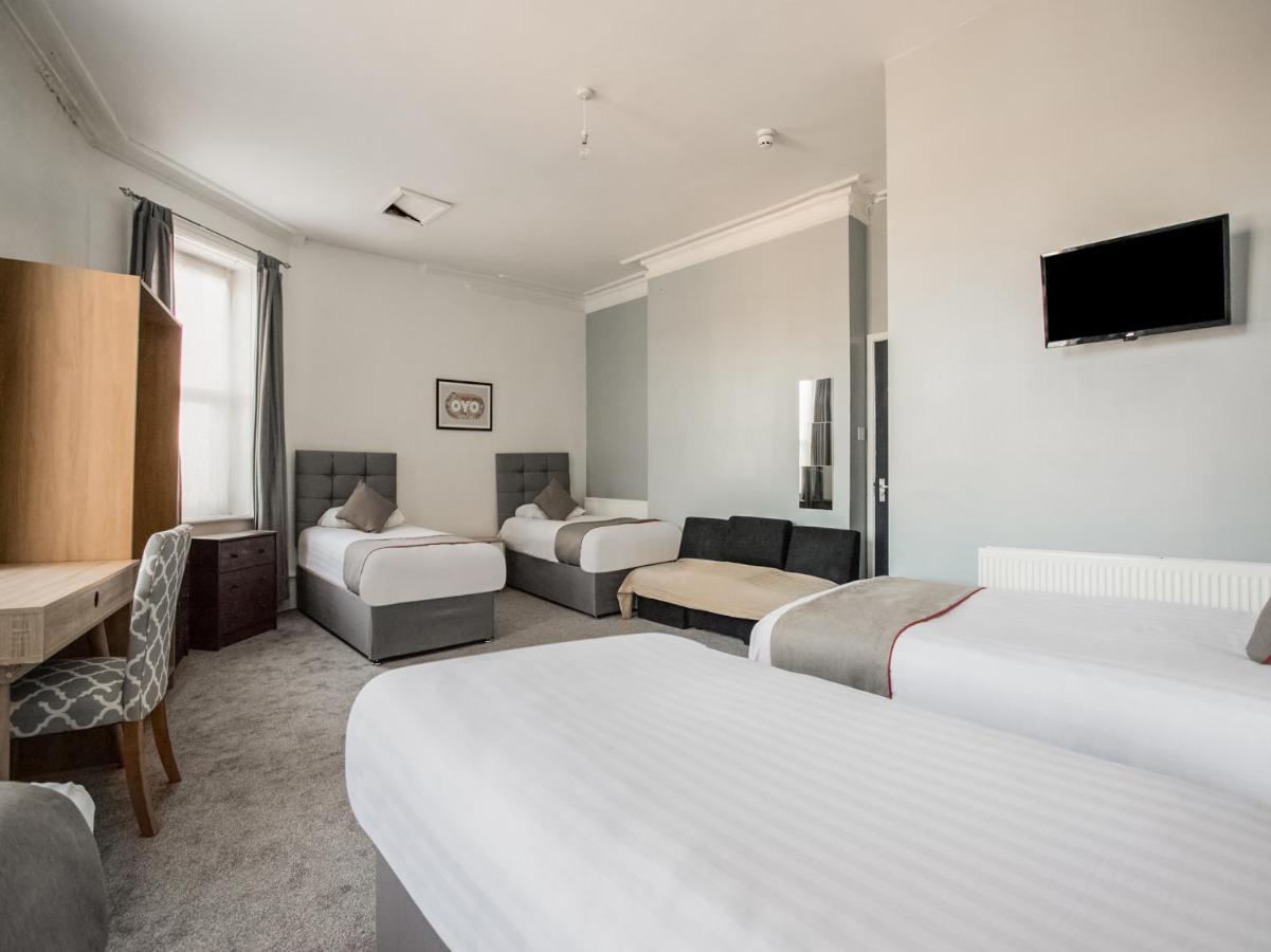 Newcastle West Hotel & Bar Екстер'єр фото