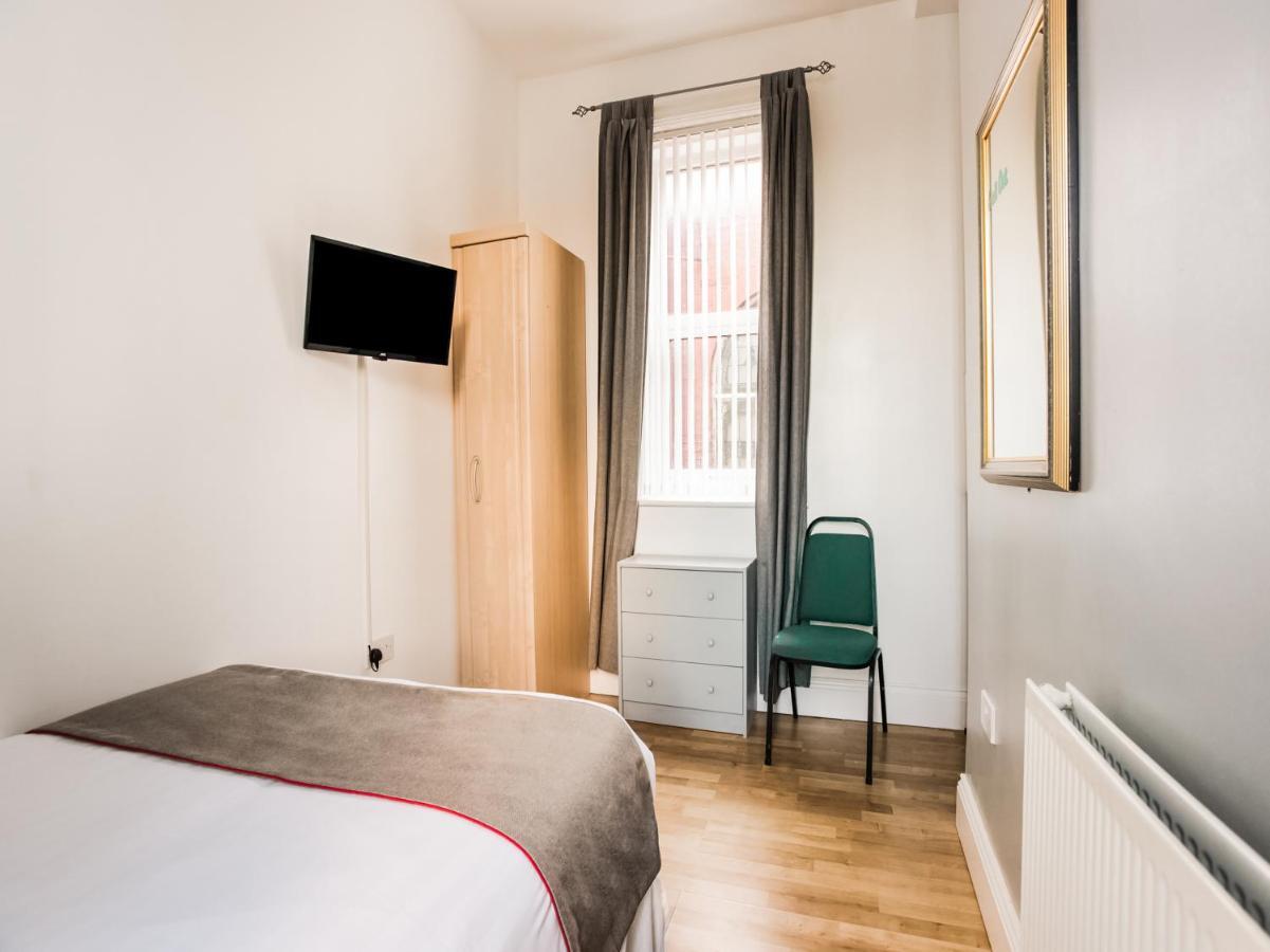 Newcastle West Hotel & Bar Екстер'єр фото