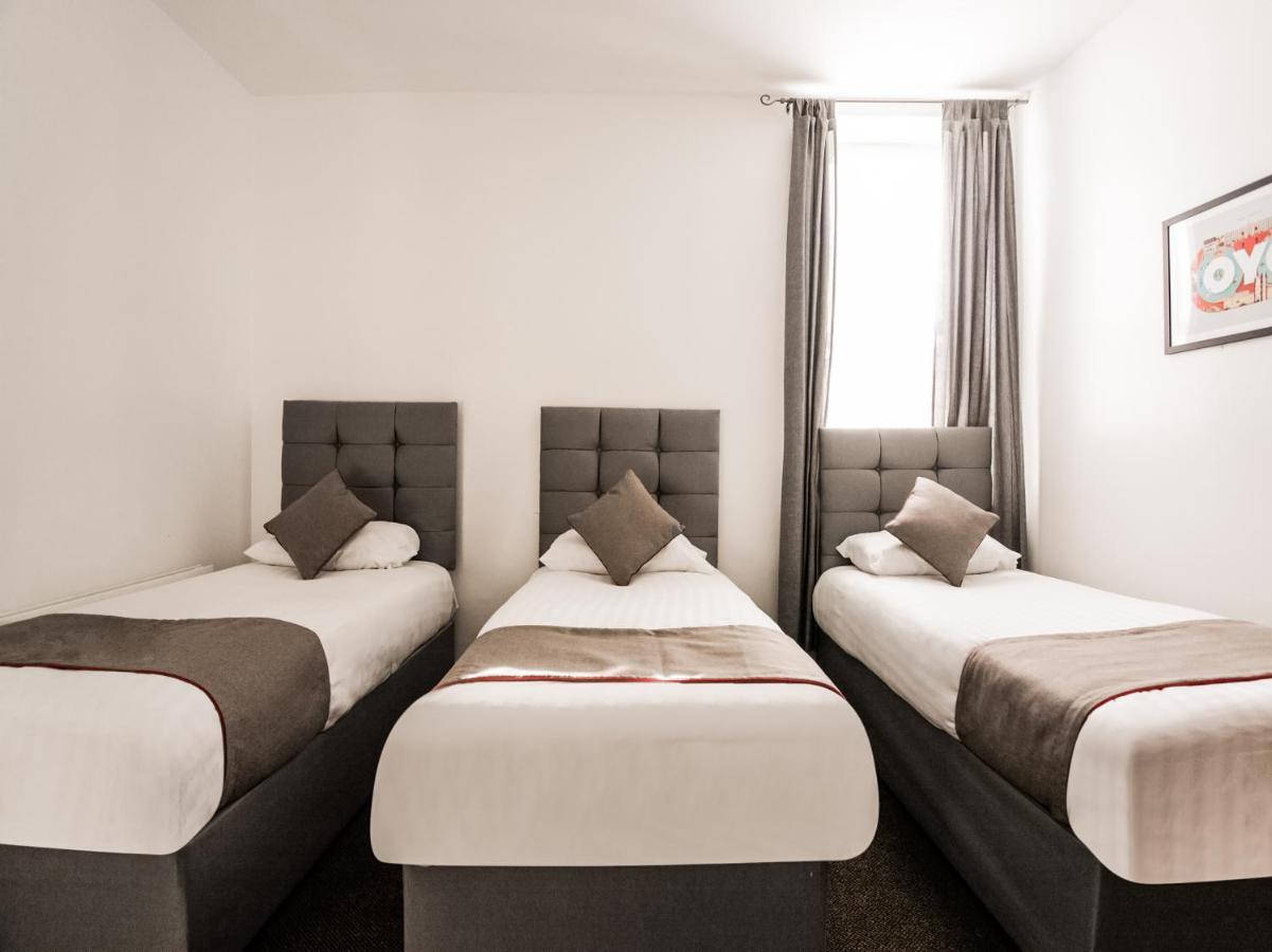 Newcastle West Hotel & Bar Екстер'єр фото