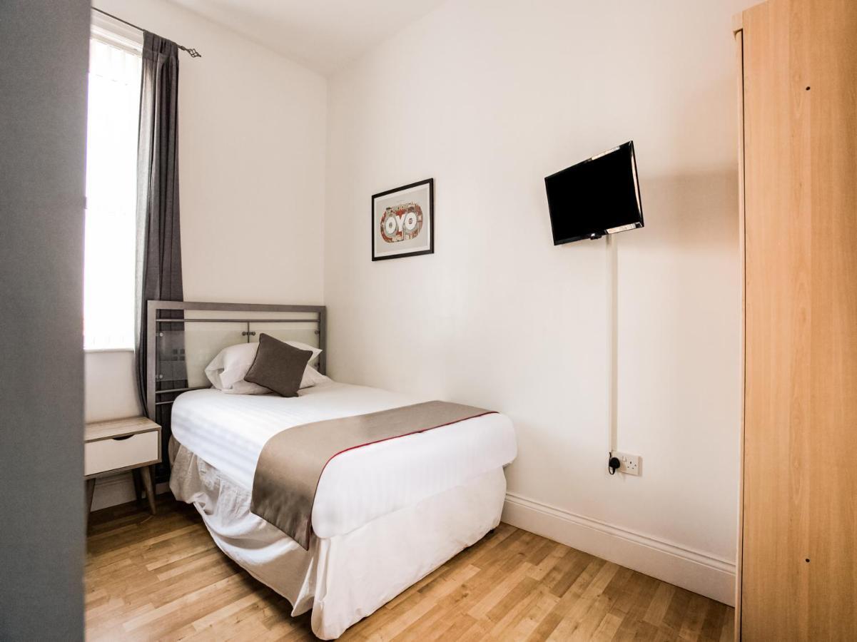 Newcastle West Hotel & Bar Екстер'єр фото
