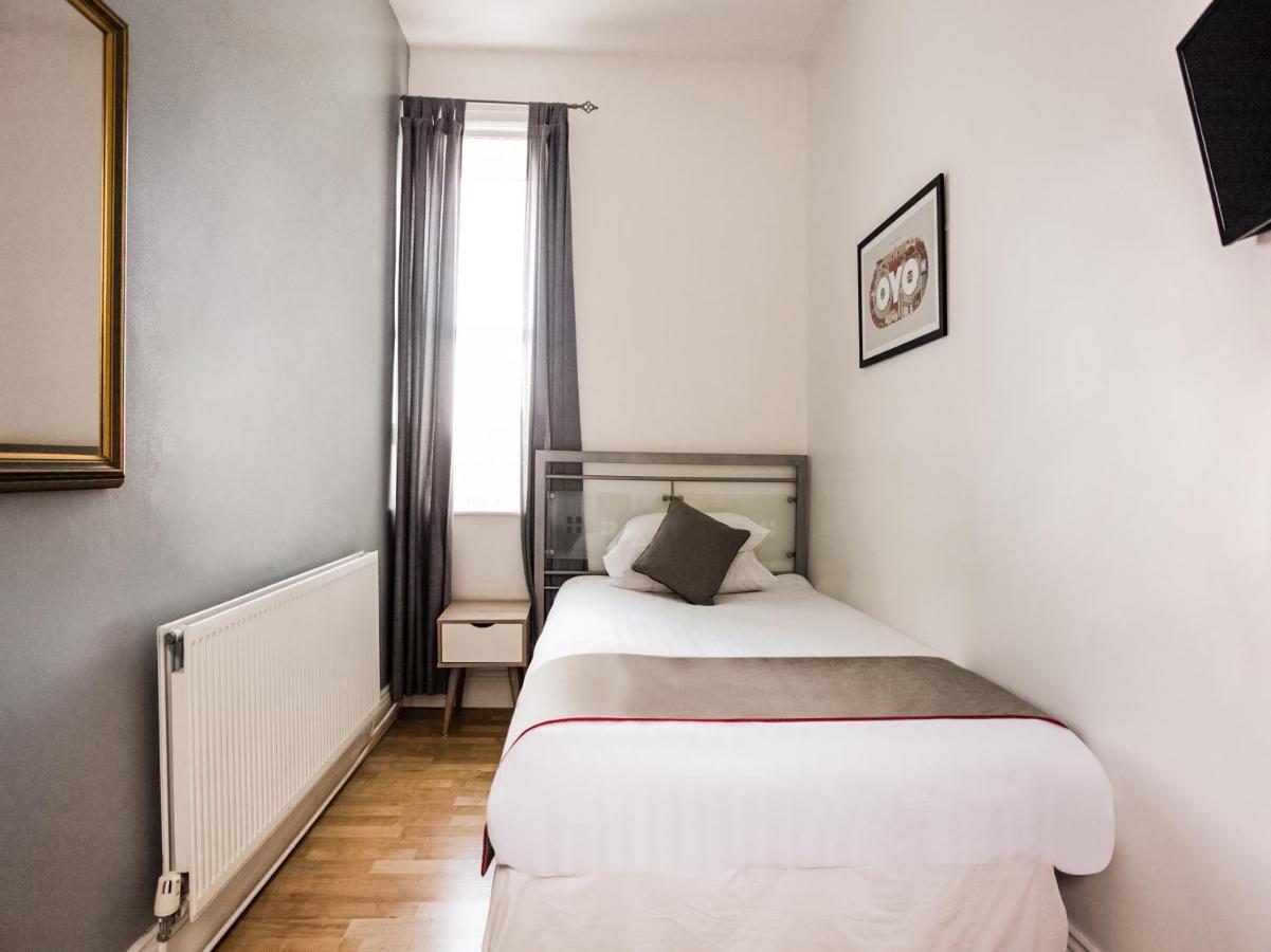 Newcastle West Hotel & Bar Екстер'єр фото