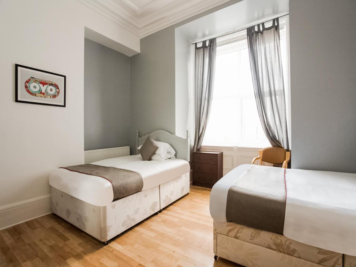 Newcastle West Hotel & Bar Екстер'єр фото