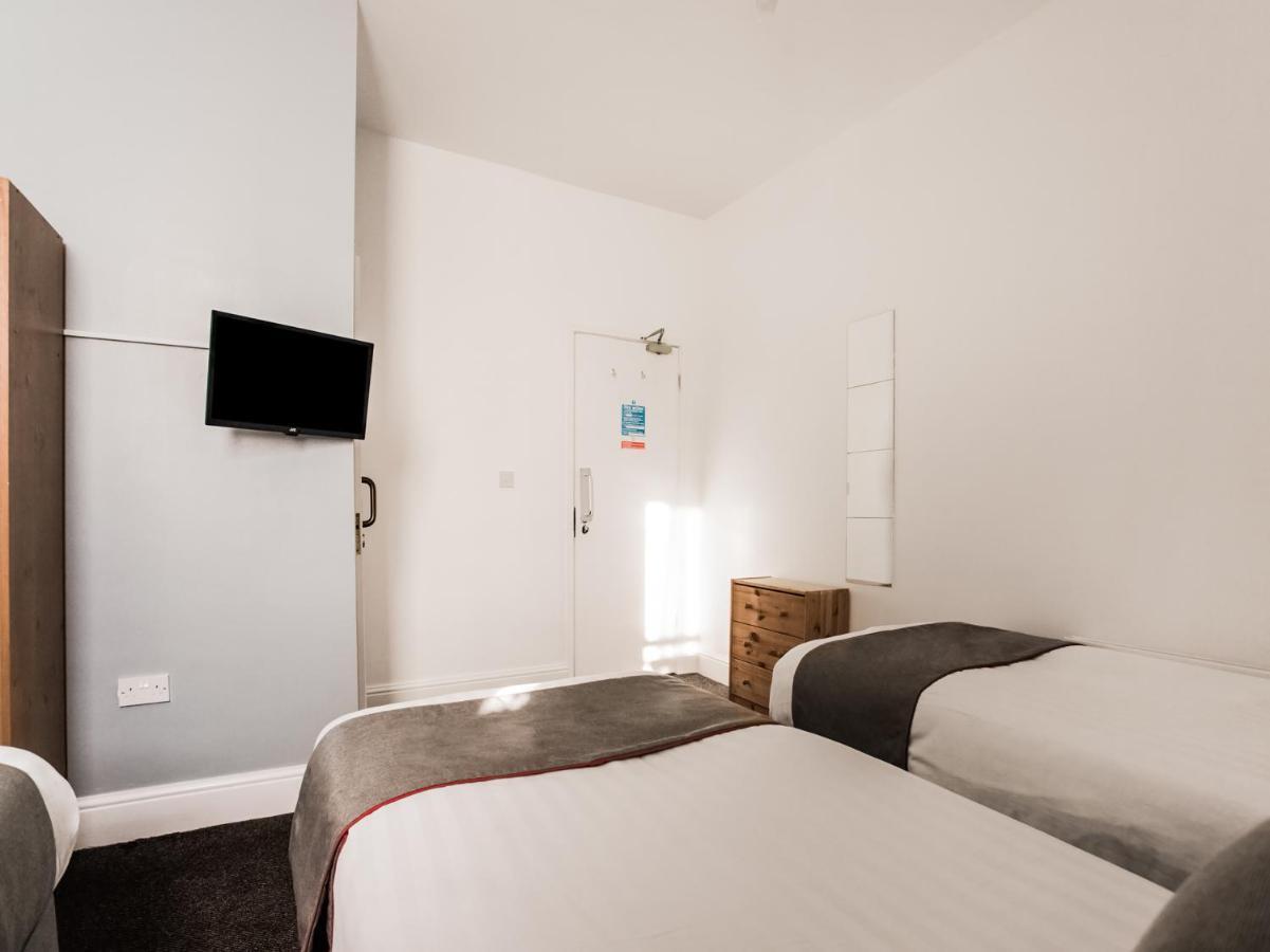 Newcastle West Hotel & Bar Екстер'єр фото