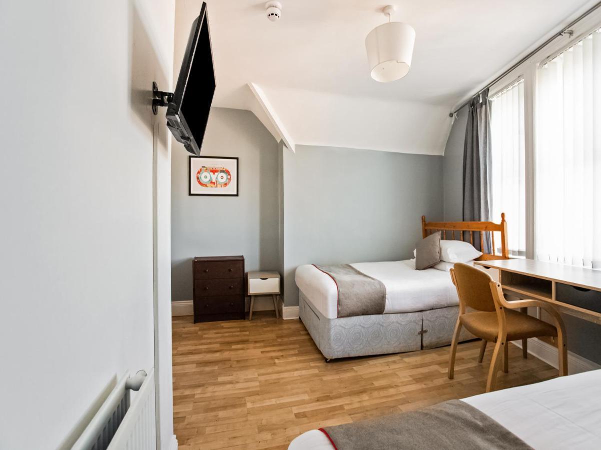 Newcastle West Hotel & Bar Екстер'єр фото
