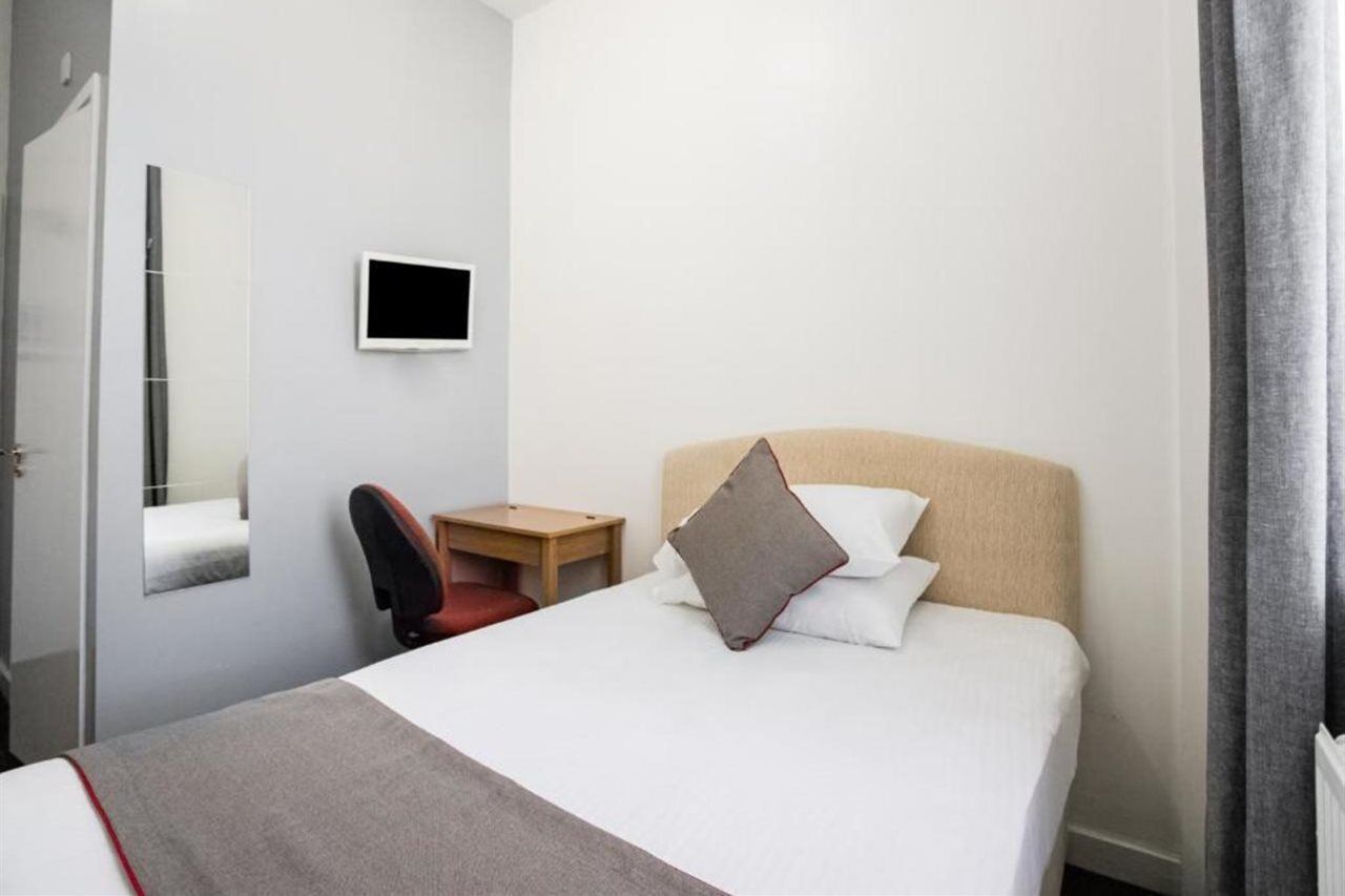 Newcastle West Hotel & Bar Екстер'єр фото