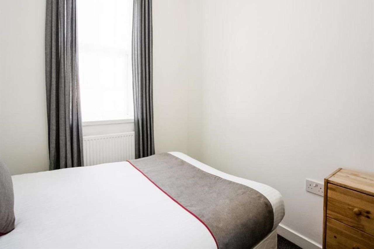 Newcastle West Hotel & Bar Екстер'єр фото