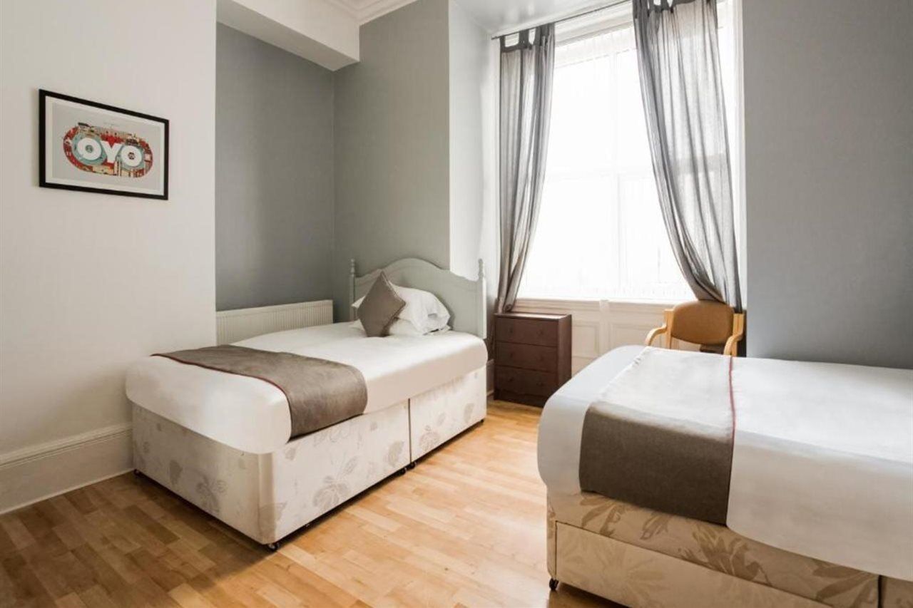 Newcastle West Hotel & Bar Екстер'єр фото