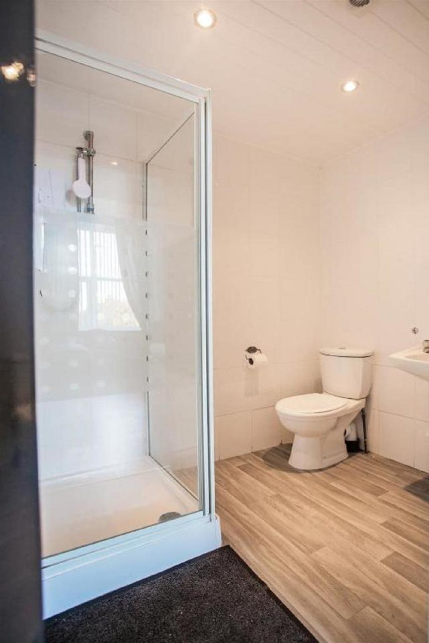Newcastle West Hotel & Bar Екстер'єр фото